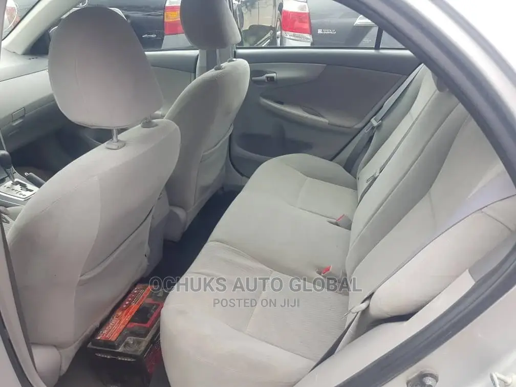 Toyota Corolla LE 4dr Sedan (1.8L 4 cyl 4A) 2009 Silver