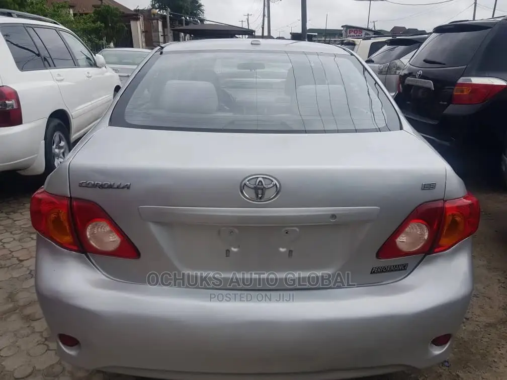 Toyota Corolla LE 4dr Sedan (1.8L 4 cyl 4A) 2009 Silver