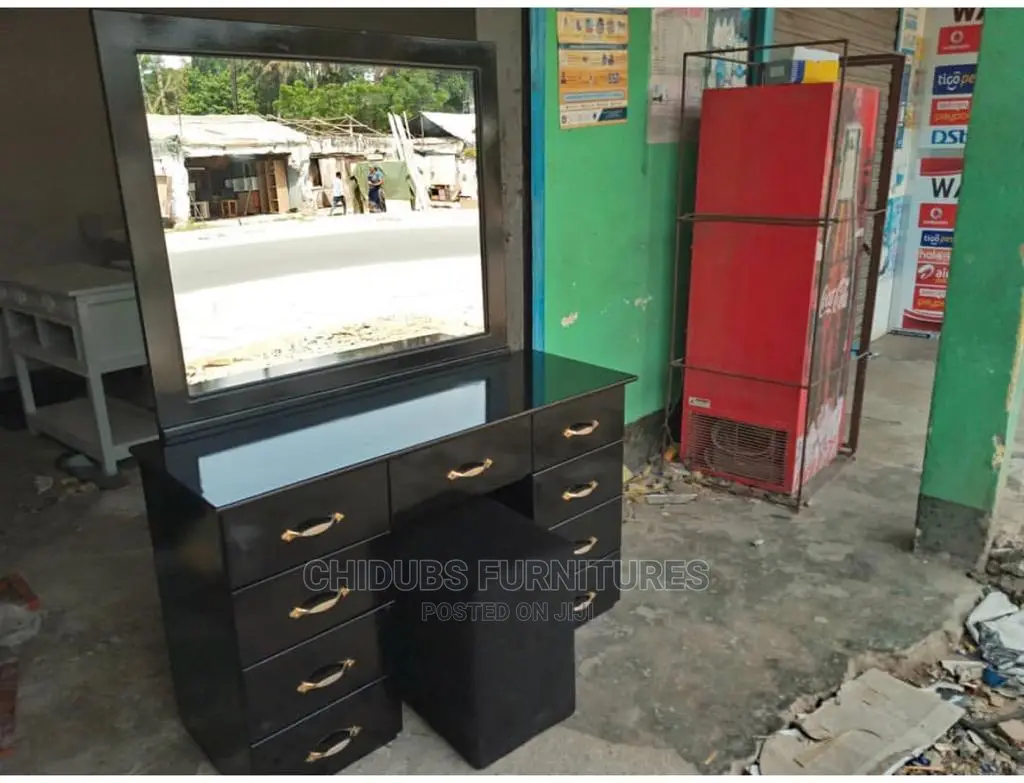 Unique Dresser Set