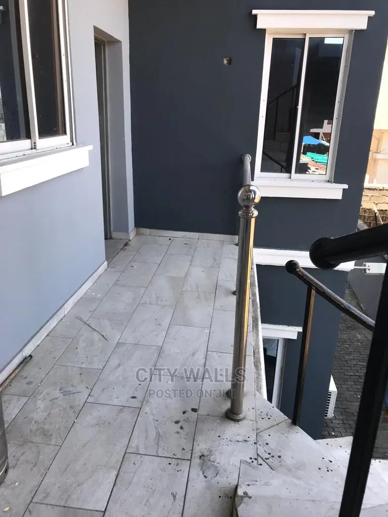 3bdrm Block of Flats in Oral Estate, Chevron for Rent