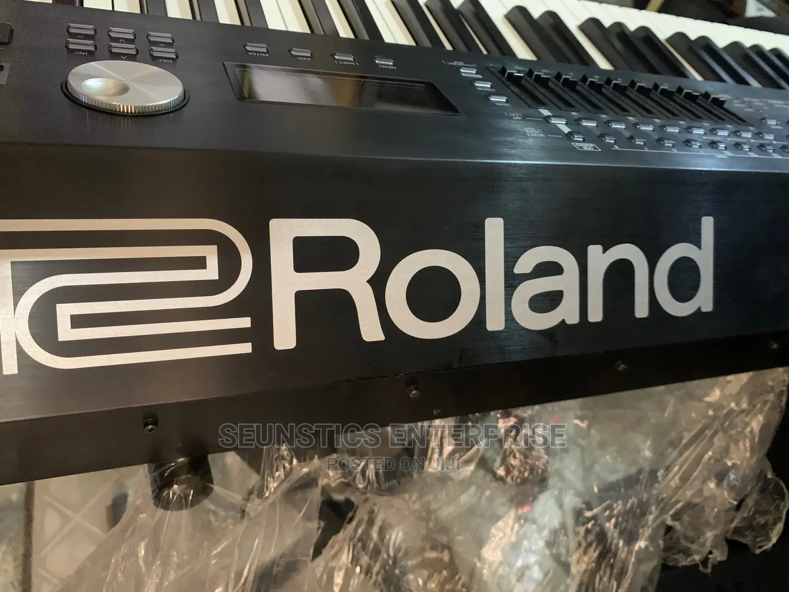 Quality Roland RD 2000 Workstation Keyboard/Piano