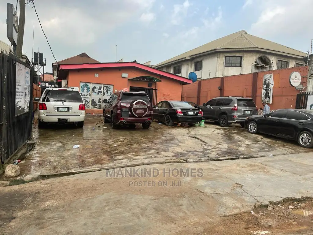 5bdrm Bungalow in Omole Phase 1 for sale