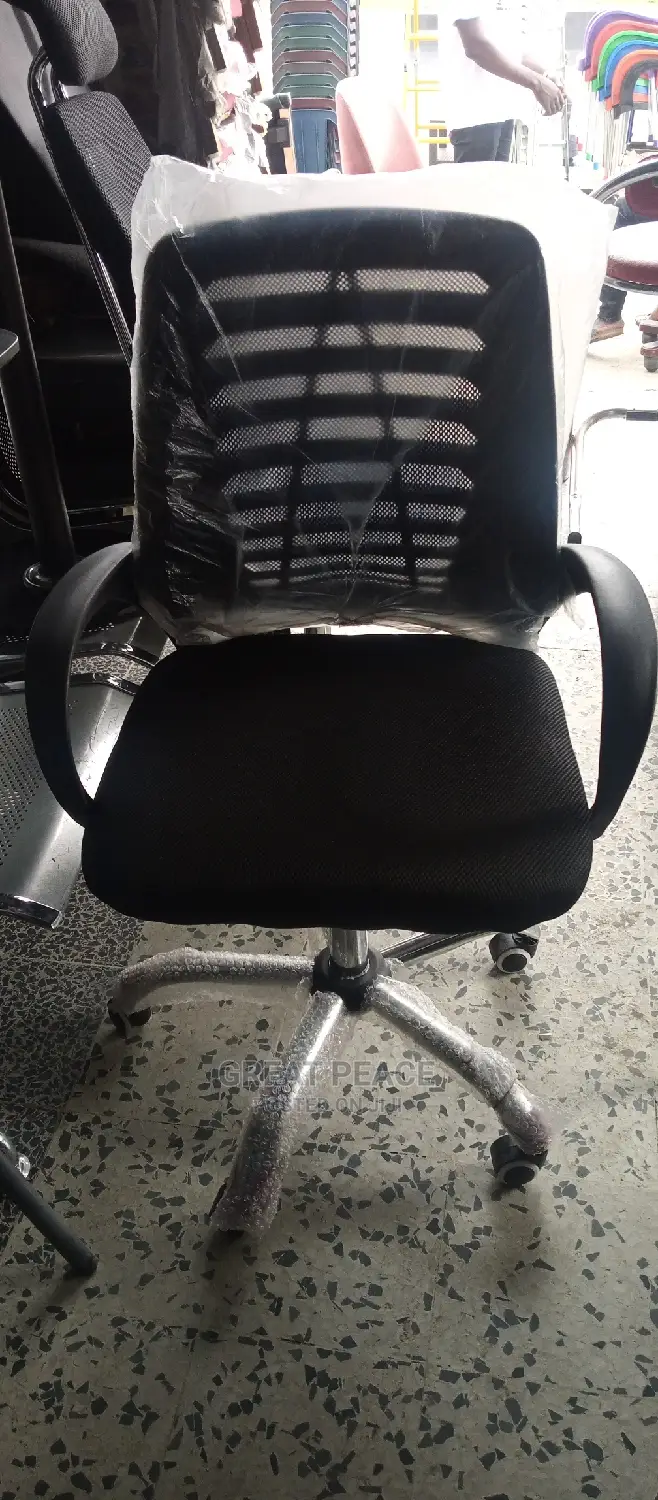 Quality Executive Swivel Mesh Office Chair.