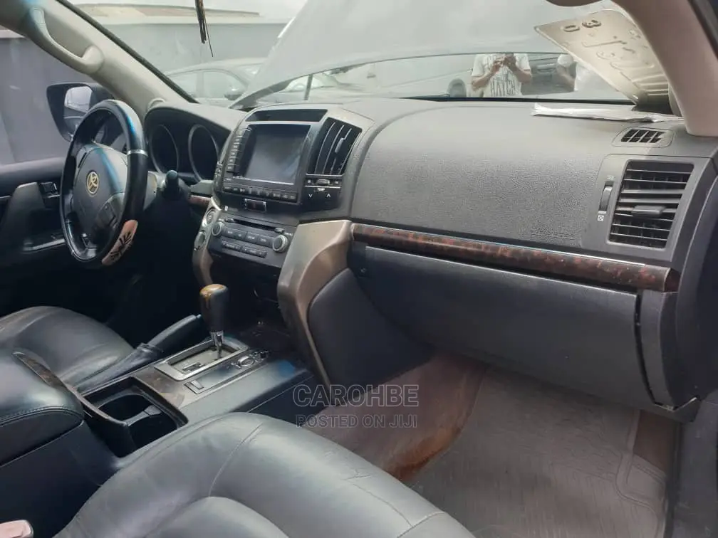 Toyota Land Cruiser 4.6 V8 GX-R 2013 Black