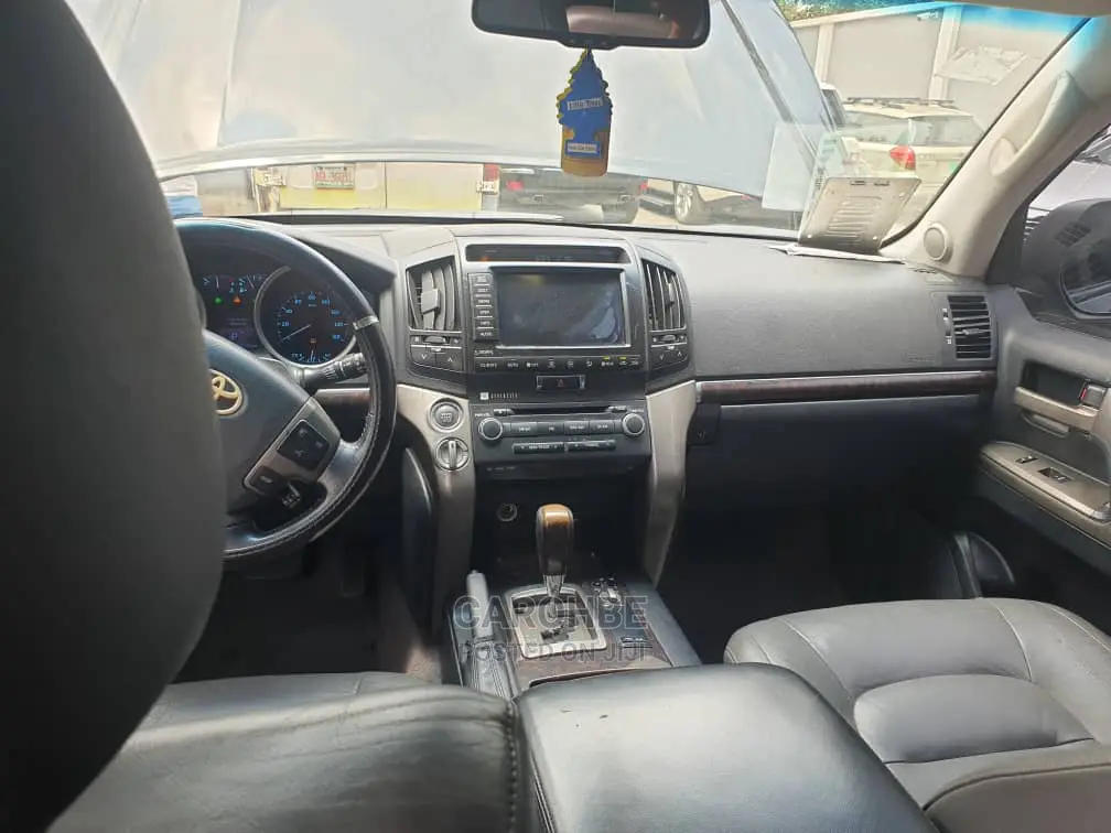 Toyota Land Cruiser 4.6 V8 GX-R 2013 Black