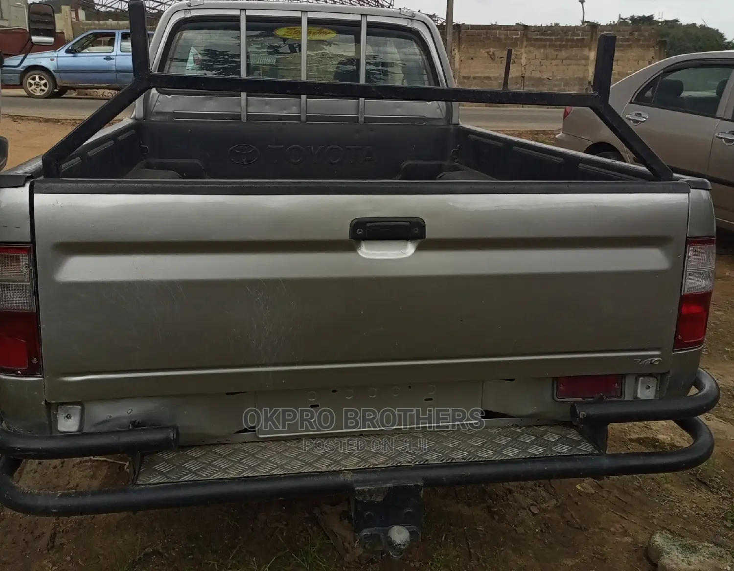 Toyota Hilux 2002 Gray