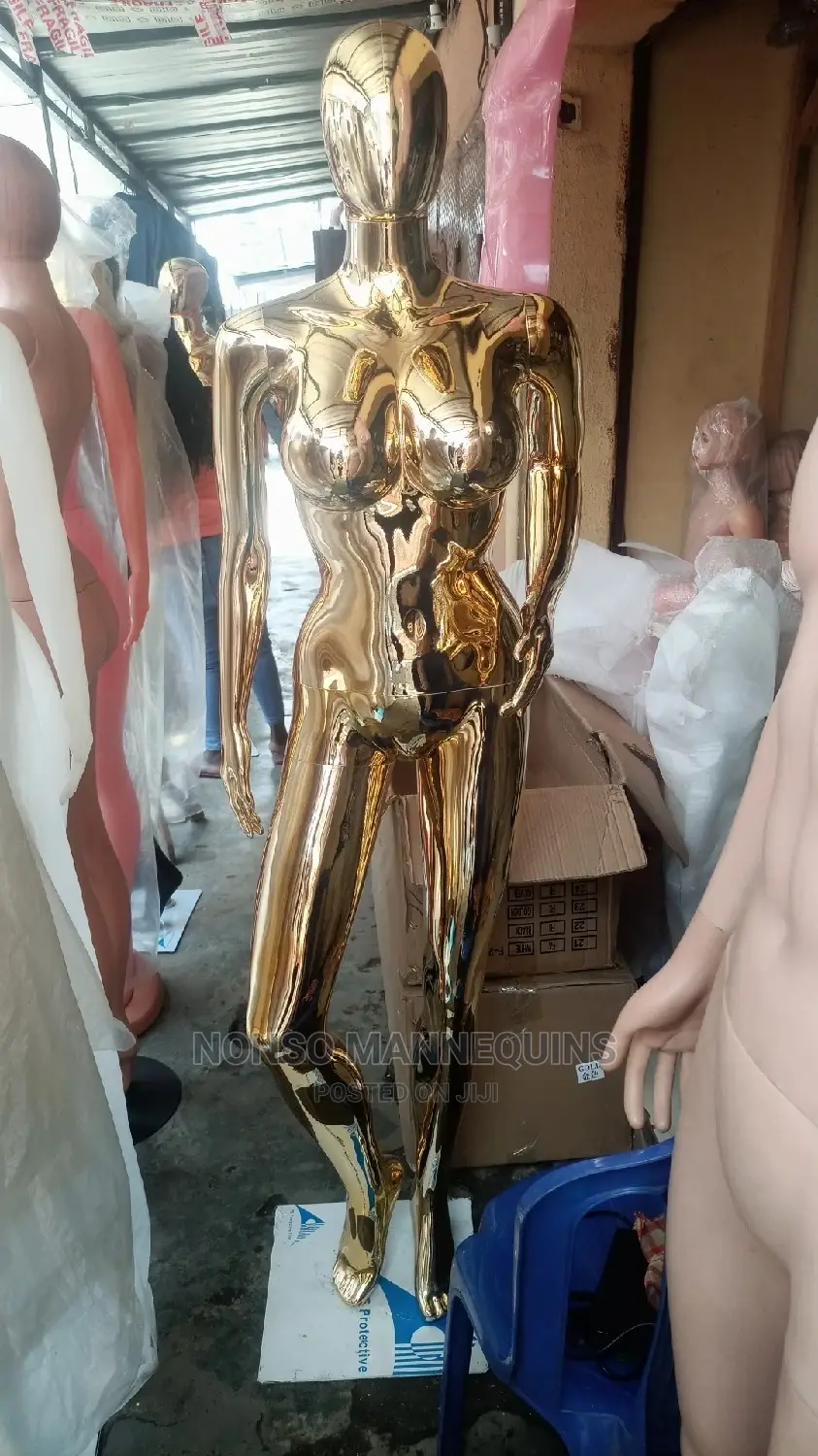 Size 12 Female Big Breast Gold Mannequin Display