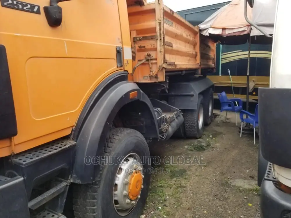 Mercedez Benz Tipper Truck 2527