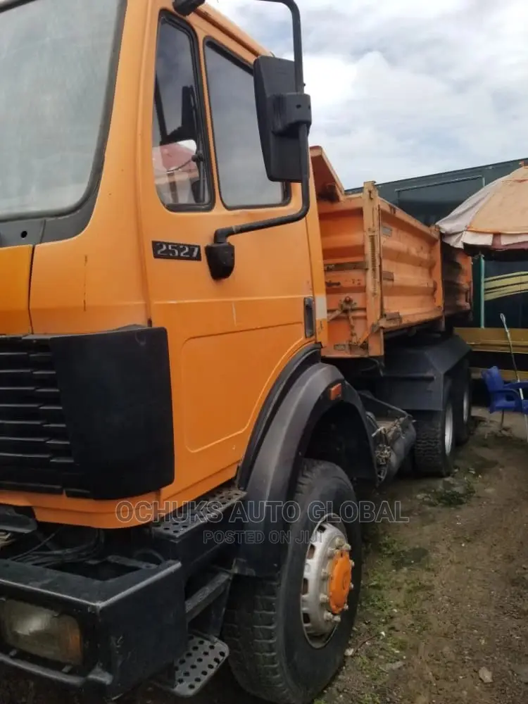 Mercedez Benz Tipper Truck 2527