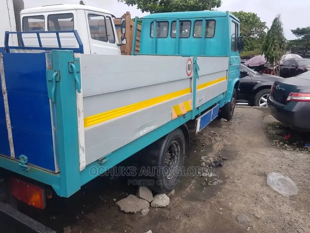 Mercedez Benz 608 Pick Up Van