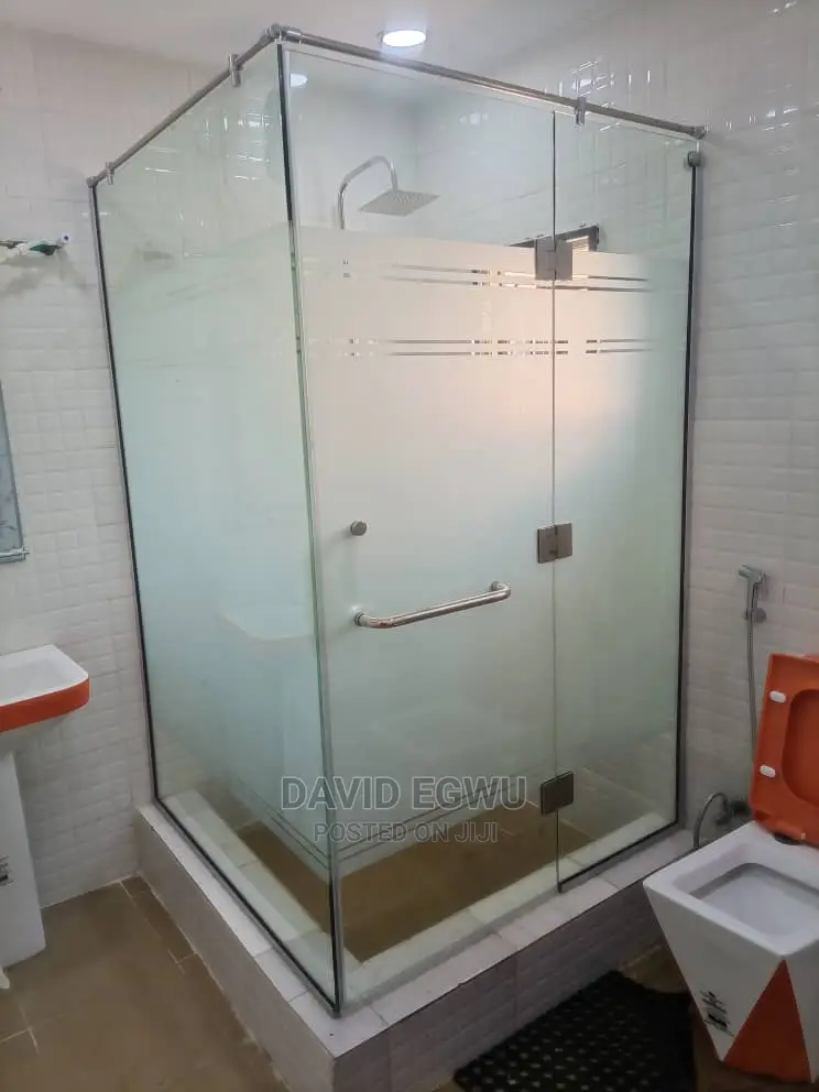 Shower Cubicles With Tampered Glass