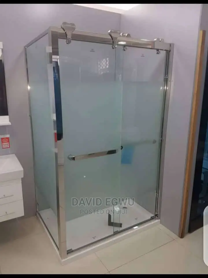 Shower Cubicles With Tampered Glass