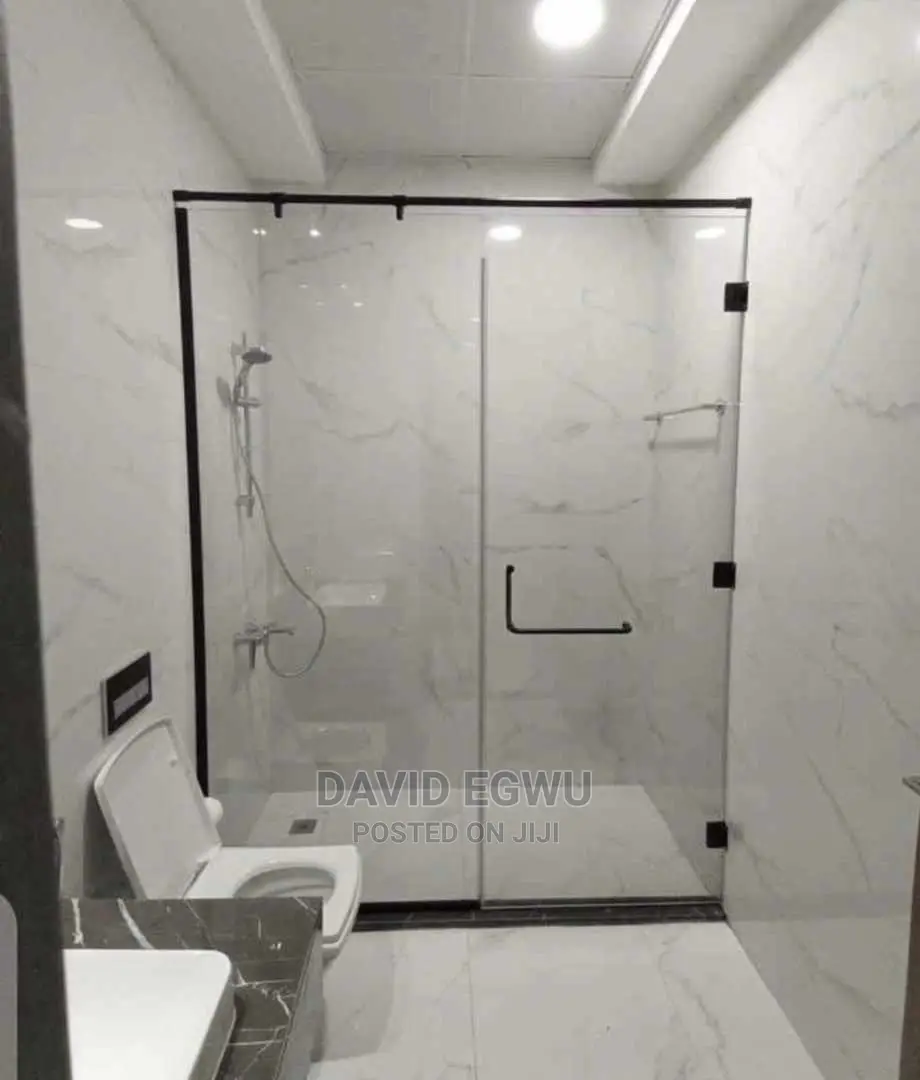 Shower Cubicles With Tampered Glass