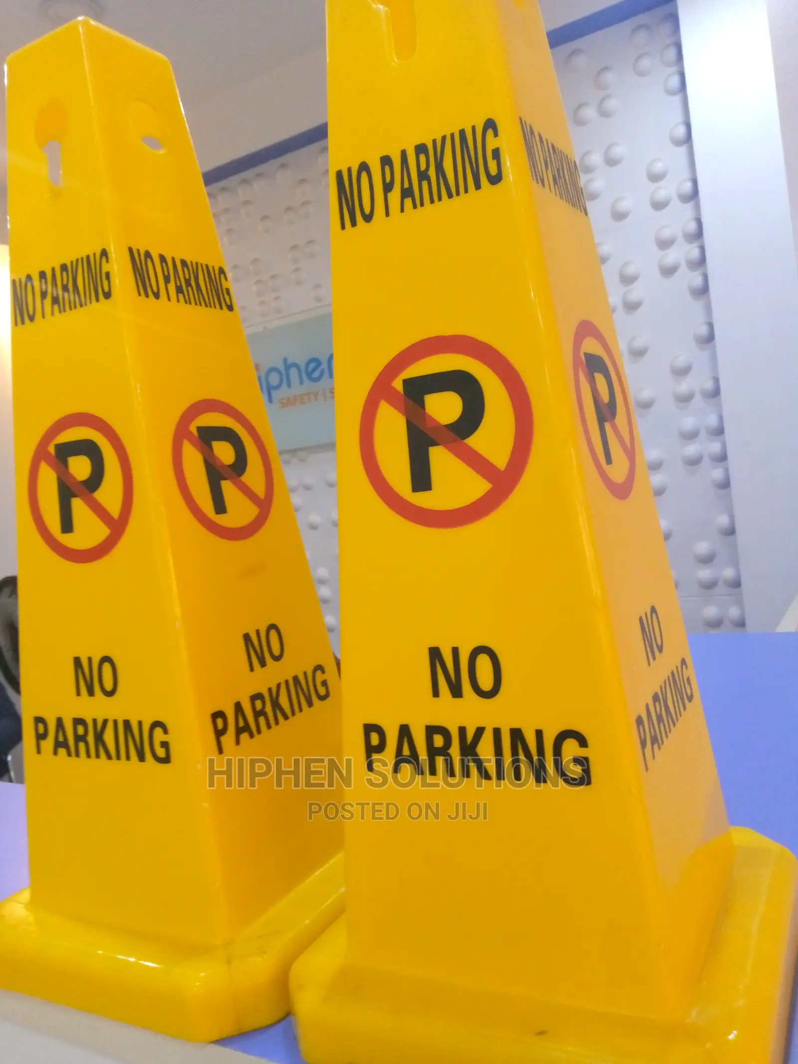 Weather Resistant Safety No Parking Sign