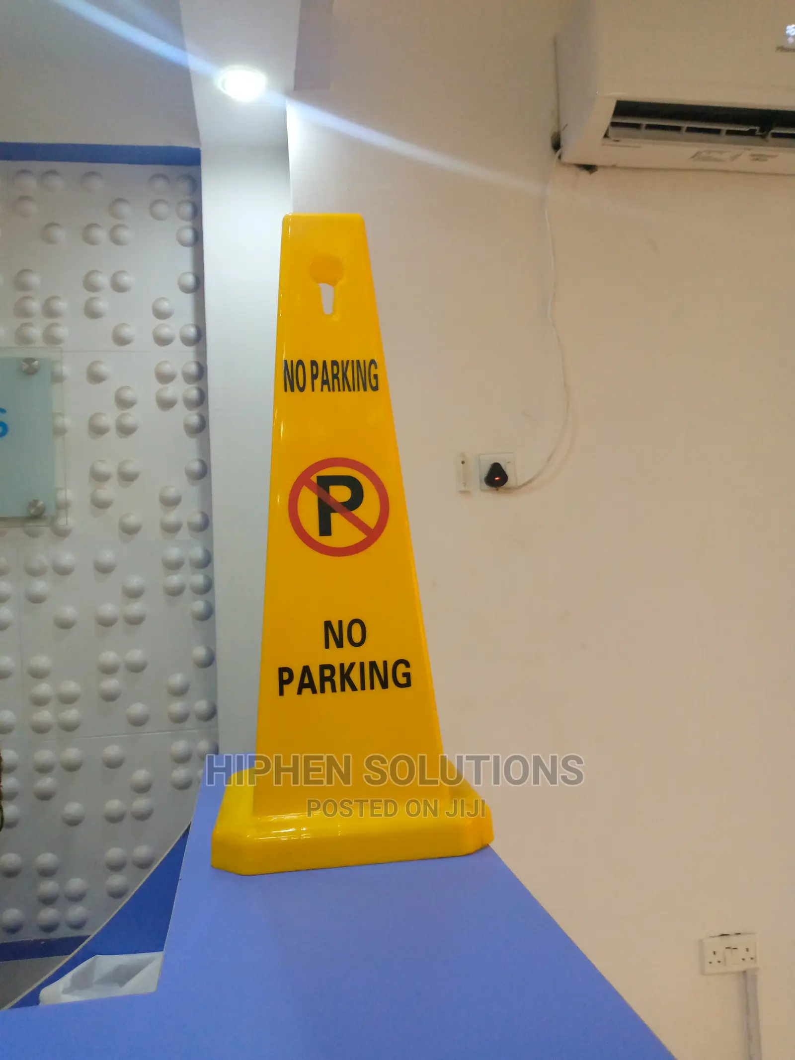 Quick And Portable No Parking Sign
