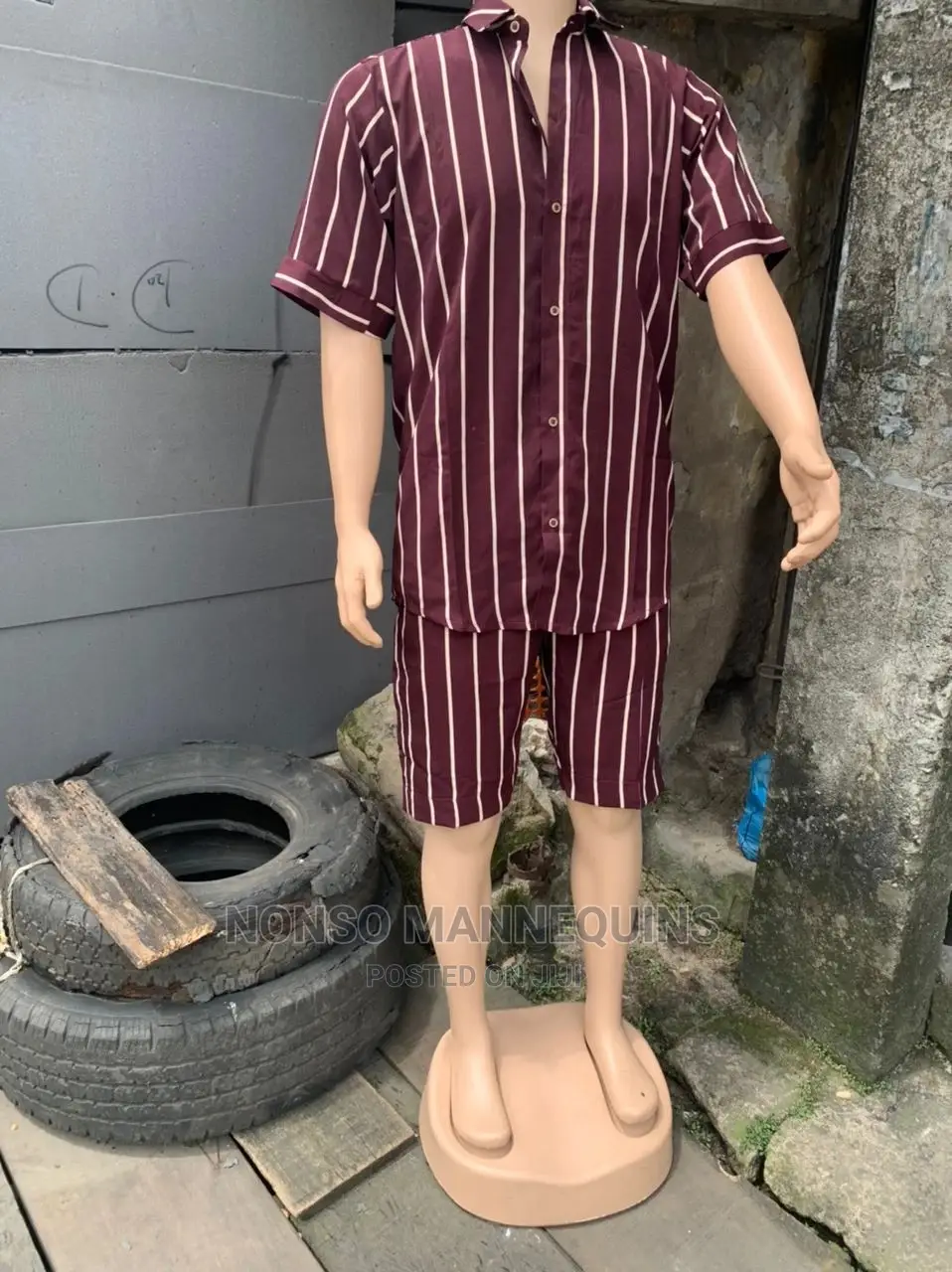 Headless Male Plastic Mannequin Without Head but Has Hands