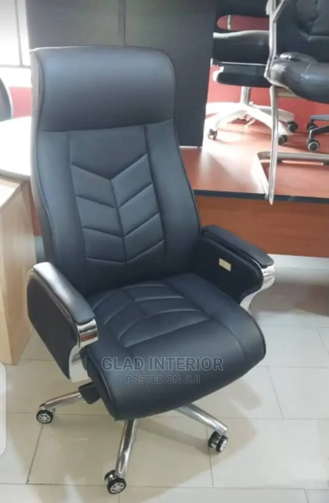 Quality Executive Swivel Leather Office Chair. 