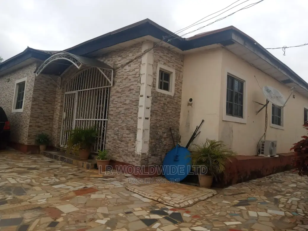 3bdrm Bungalow in Trademoore, Lugbe District for sale