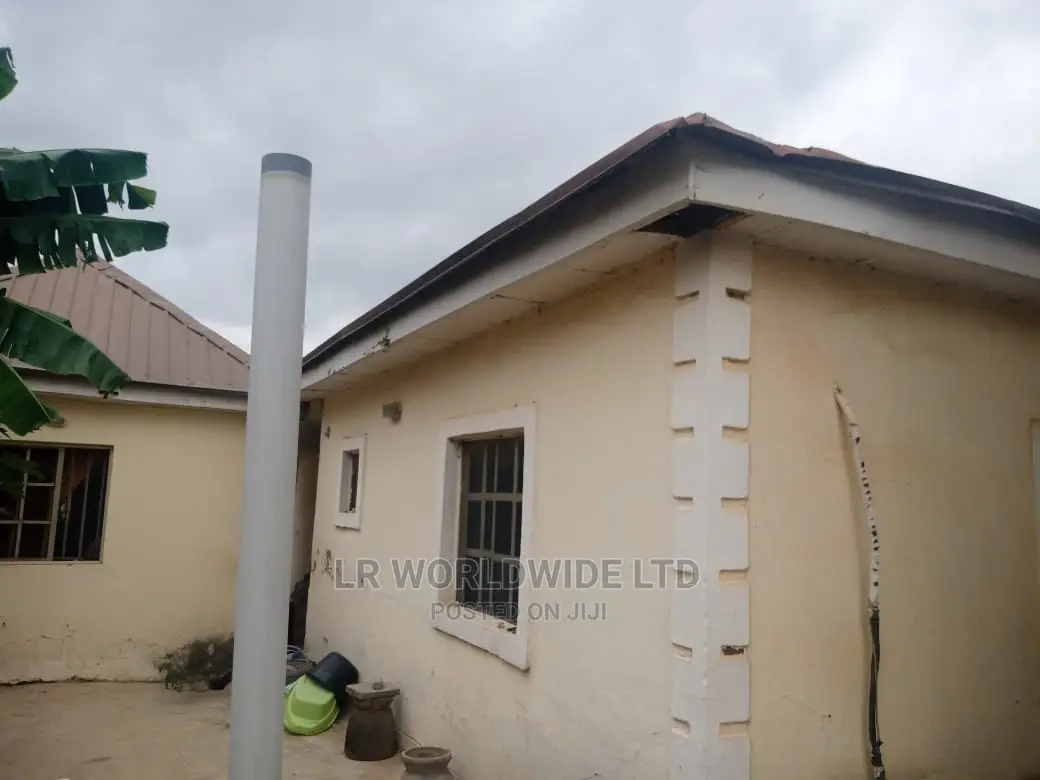 3bdrm Bungalow in Trademoore, Lugbe District for sale
