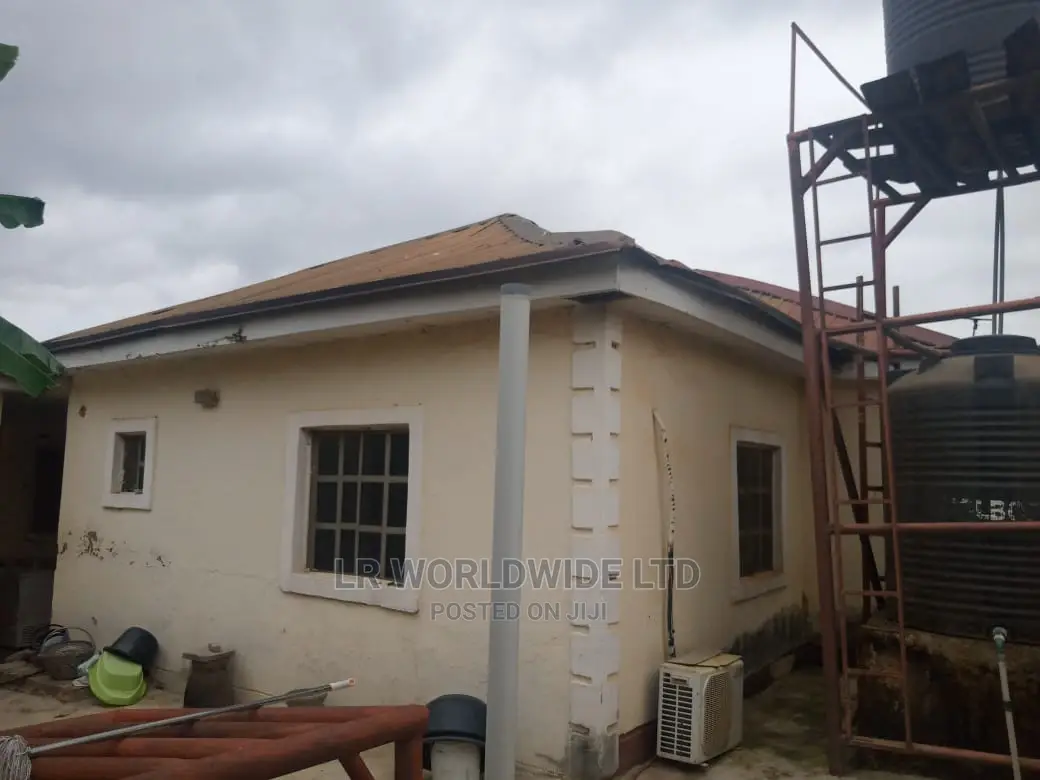 3bdrm Bungalow in Trademoore, Lugbe District for sale