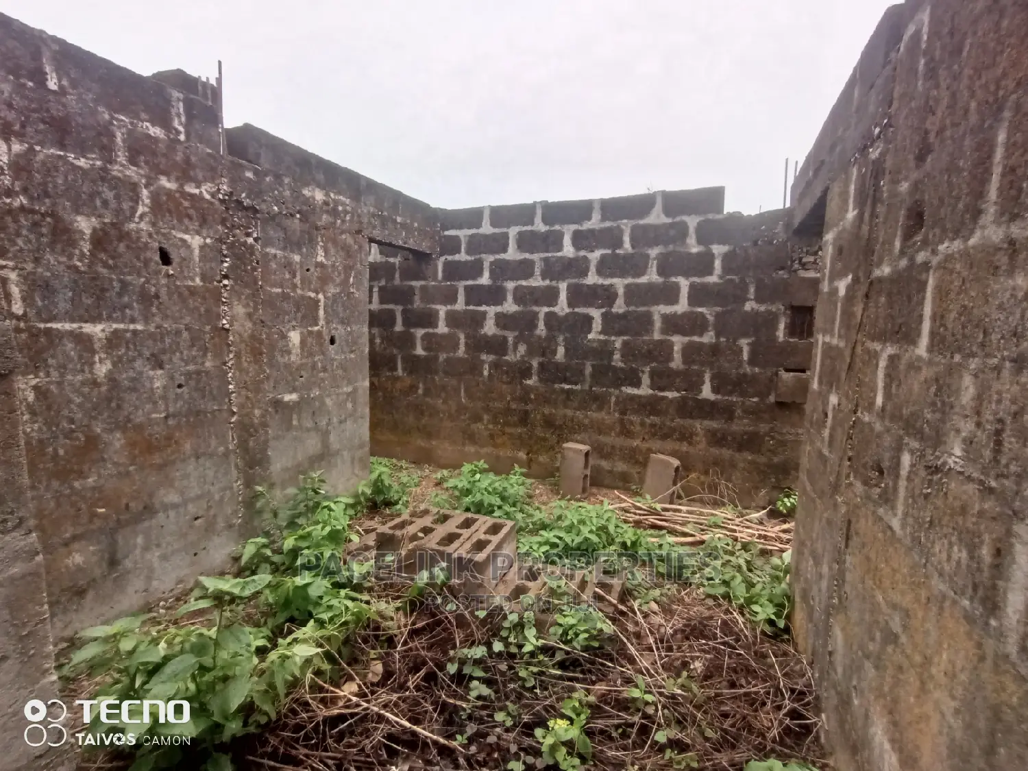 5bdrm Duplex in Ayetoro for Sale