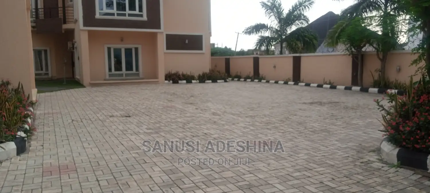 5bdrm Duplex in Gwarimpa Estate Fct, Gwarinpa for Sale