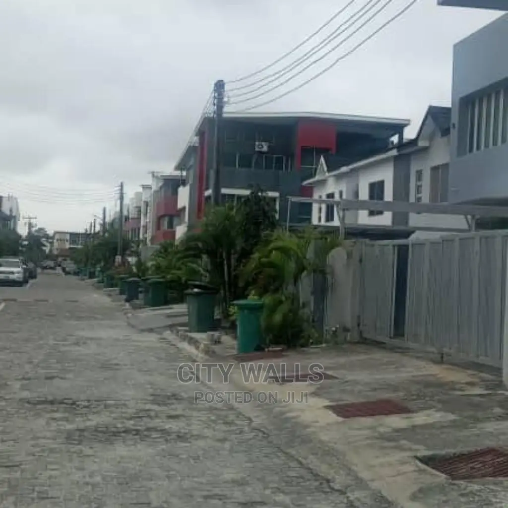 5bdrm Duplex in Richmond Estate, Ikate for Rent
