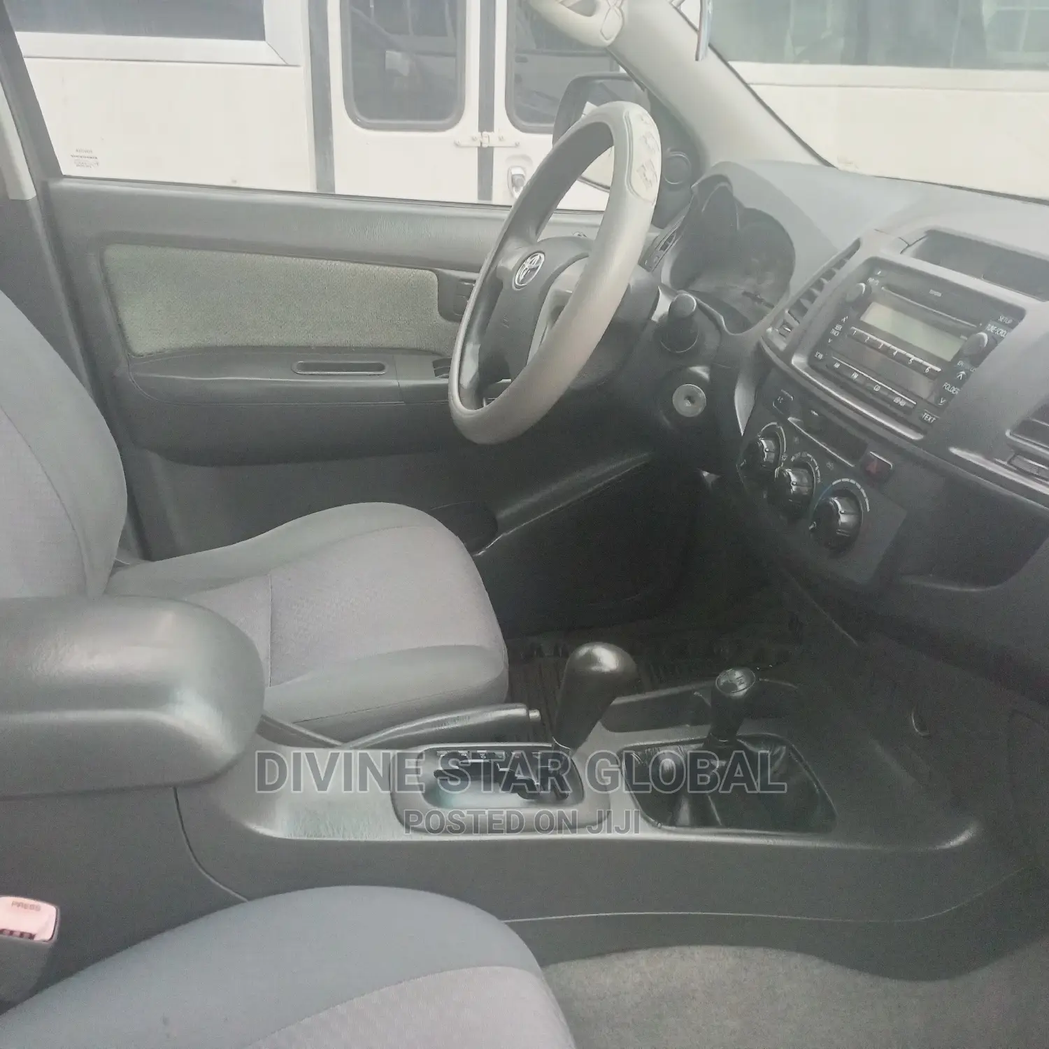 Toyota Hilux SR 4x4 2014 Gray