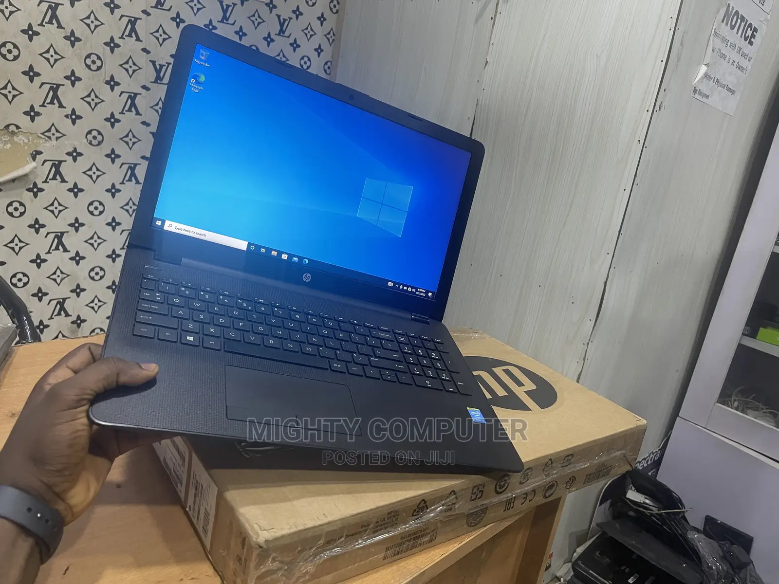 New Laptop HP 250 G6 4GB Intel Core I3 HDD 1T