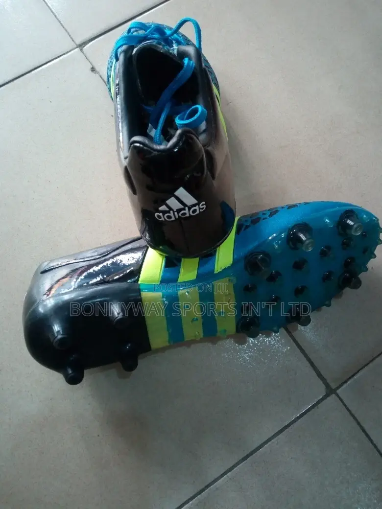 Adidas Size 40 Soccer Boot