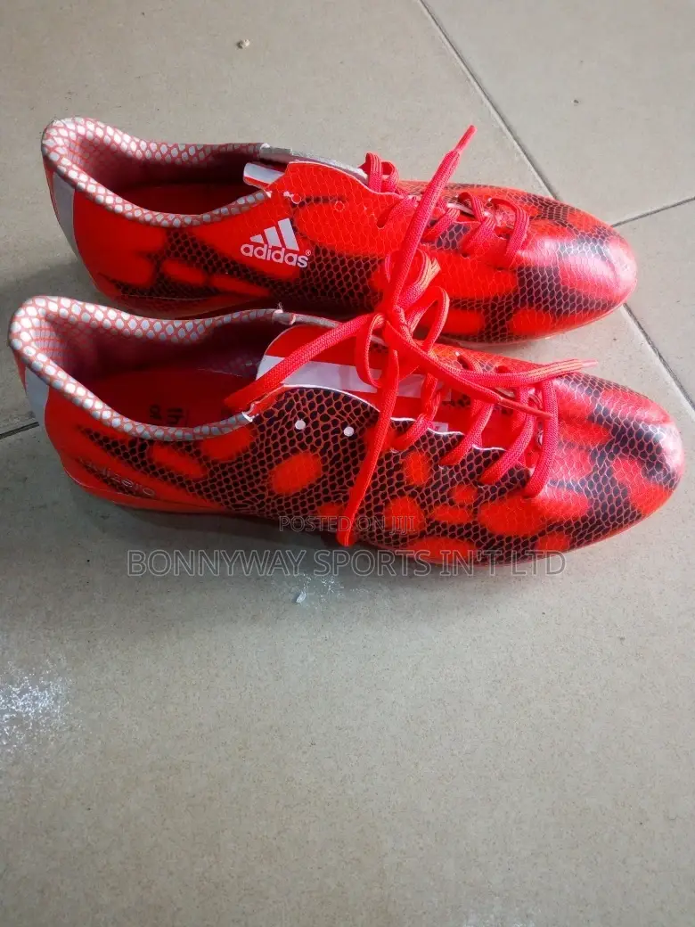 Adidas Size 39 Soccer Boot
