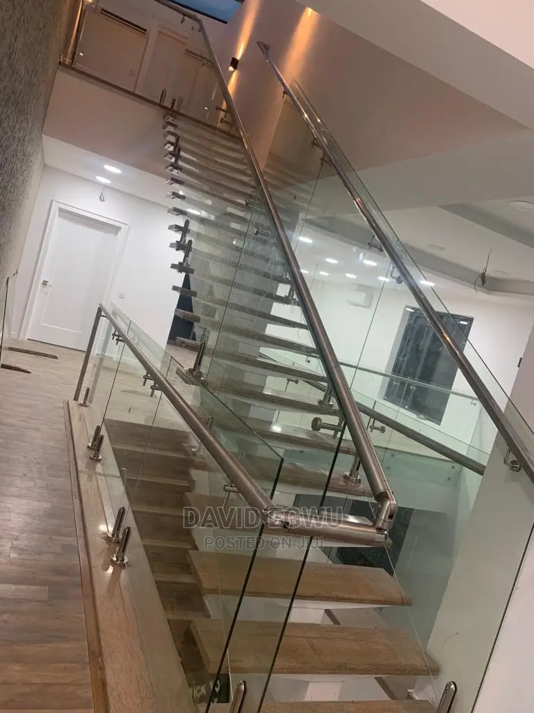 Tampered Glass Staircases With Side Rail