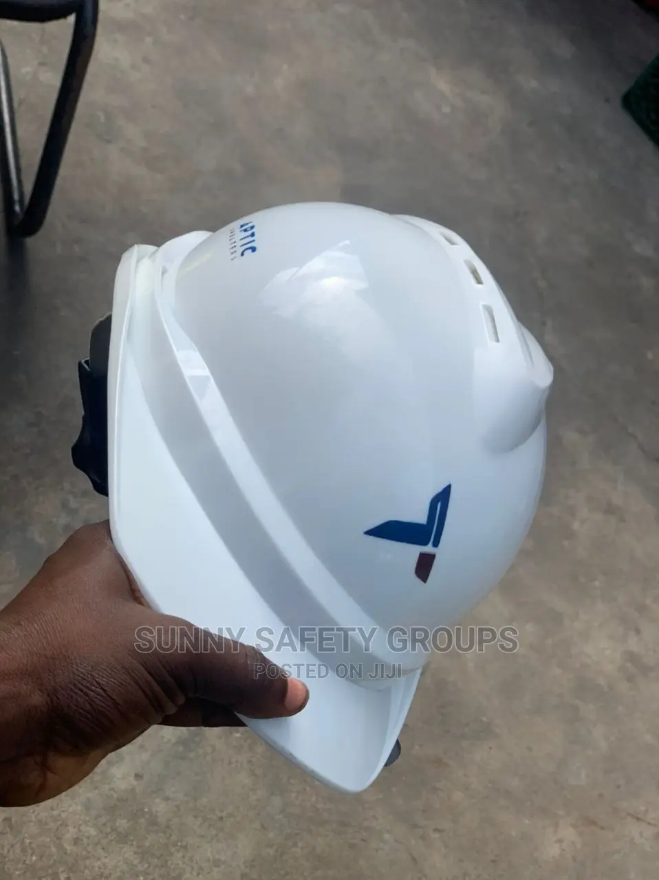 MSA - V-Gard - Hard Hat Safety Helmet With Staz-on Suspensio