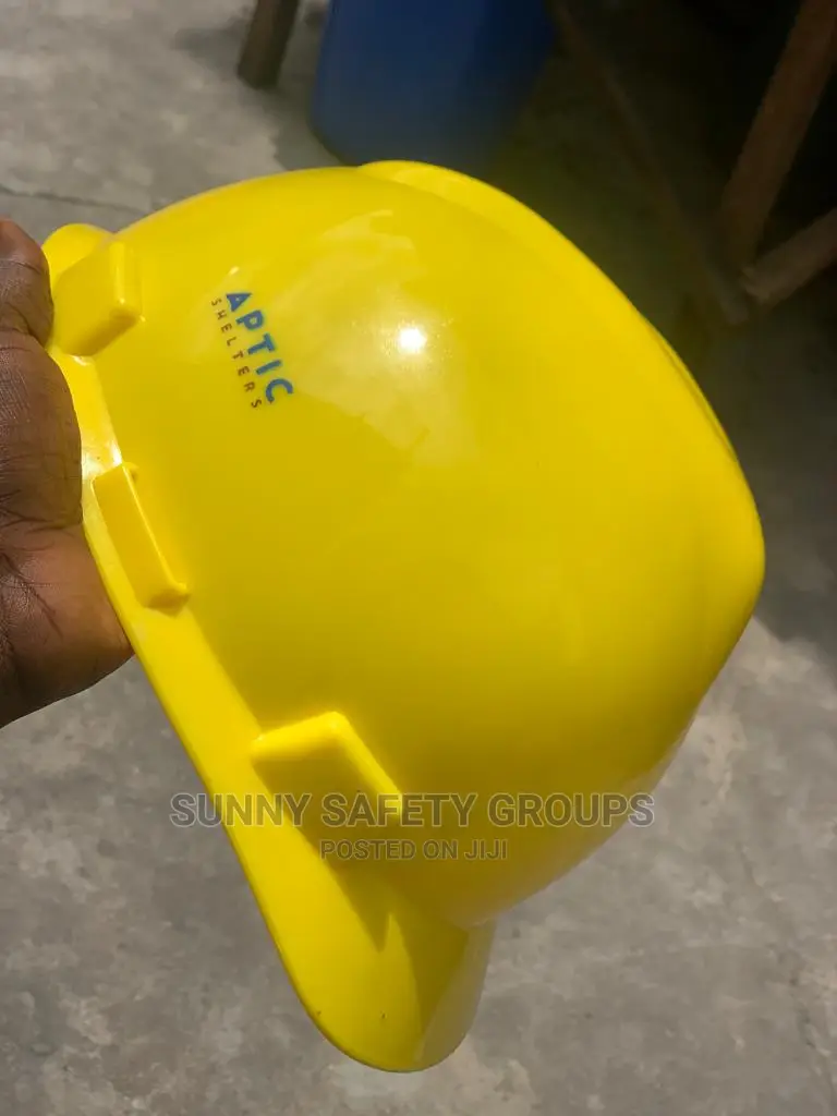 MSA - V-Gard - Hard Hat Safety Helmet With Staz-on Suspensio