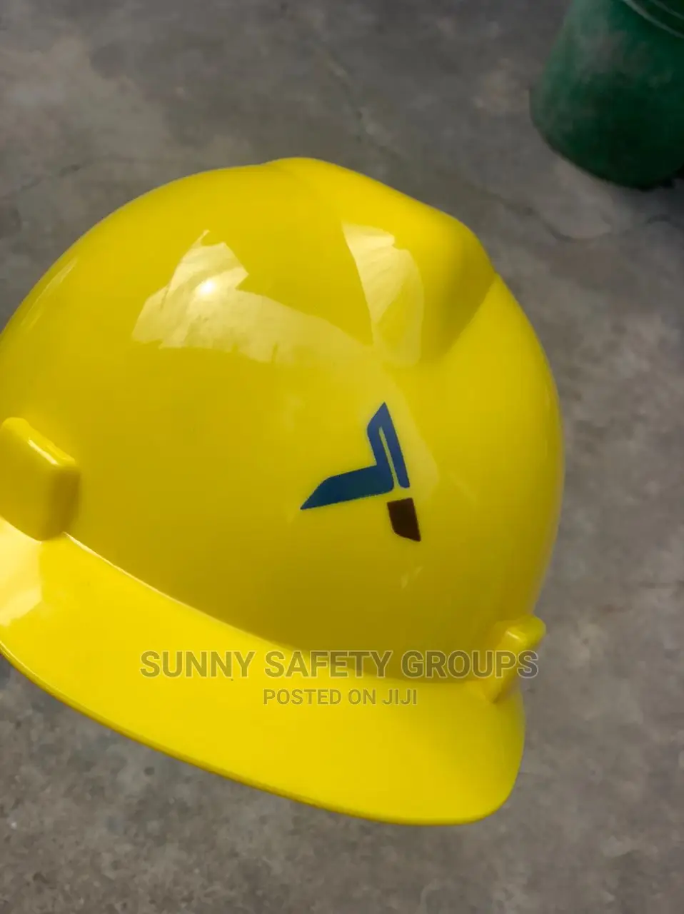 MSA - V-Gard - Hard Hat Safety Helmet With Staz-on Suspensio