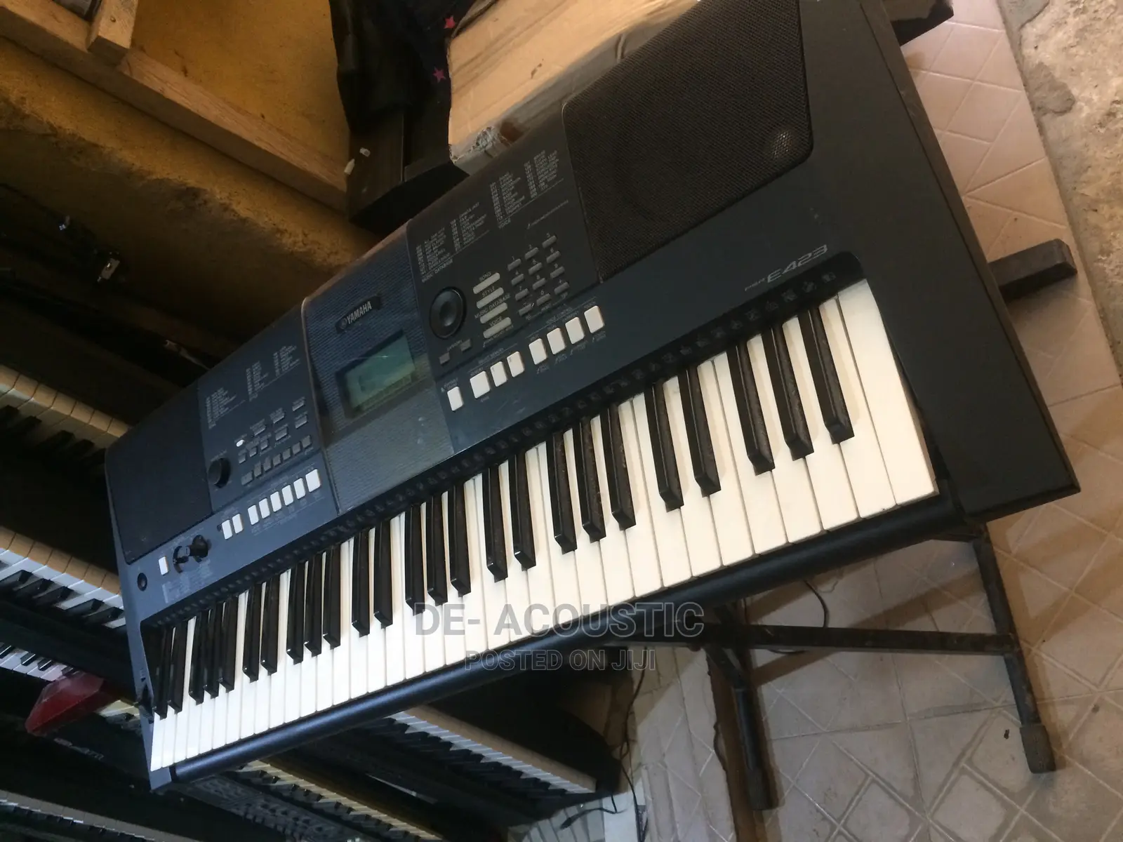 Yamaha PSR-E423 61-Key Touch Sensative Portable Keyboard