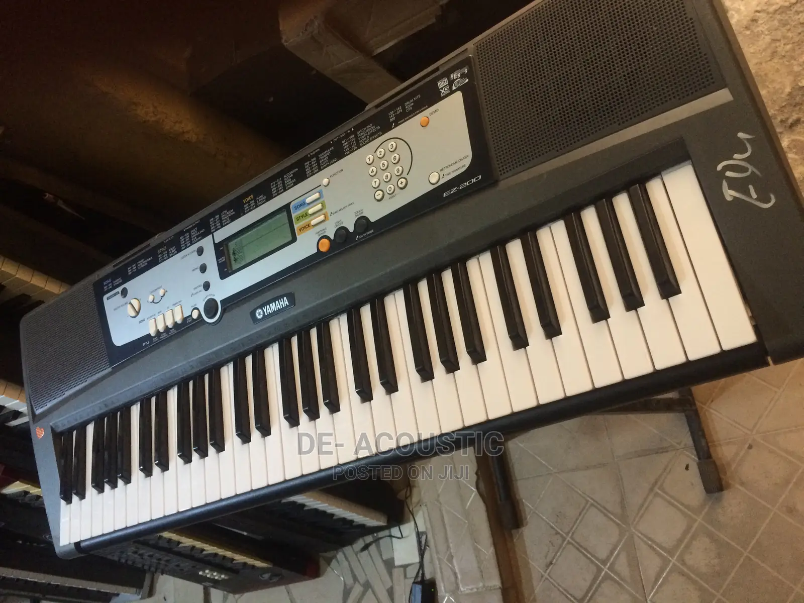 Portable Keyboard Review | Yamaha EZ-200 Review of Yamaha's