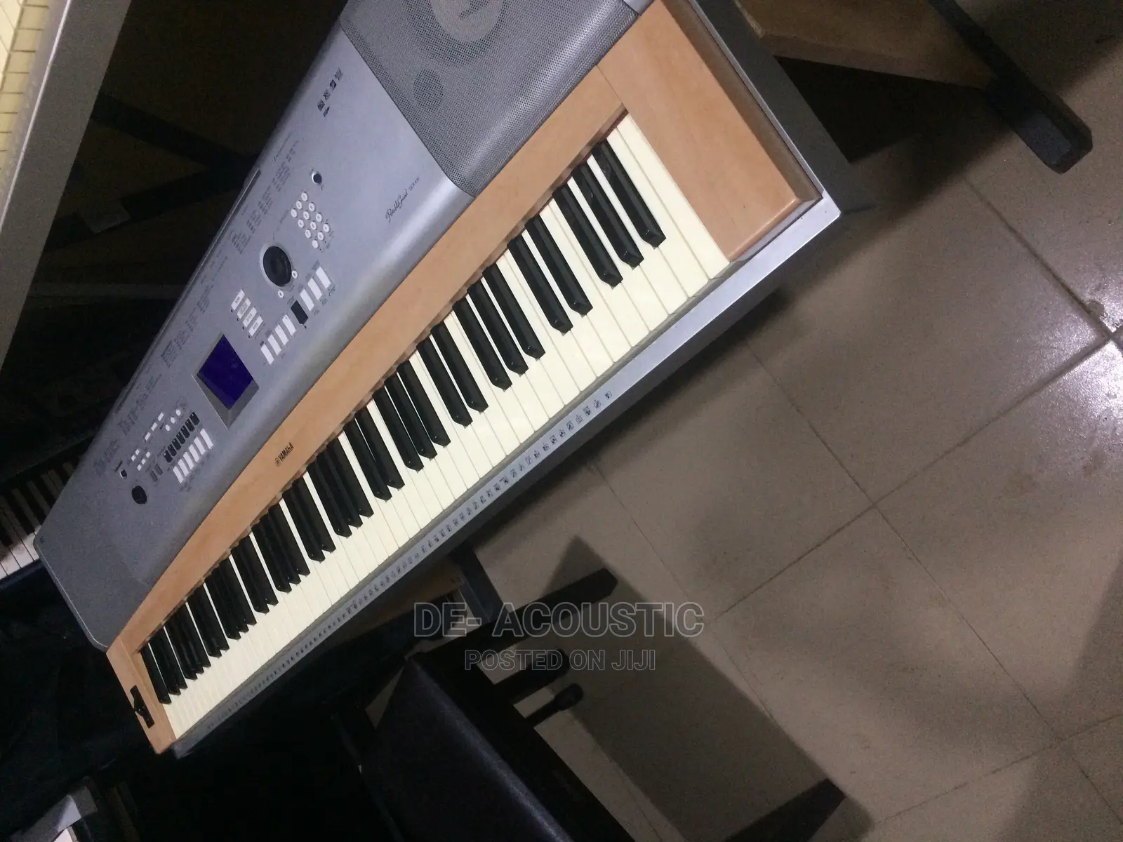 Yamaha DGX 520 Auto Review Grand Piano With the Piano Stand