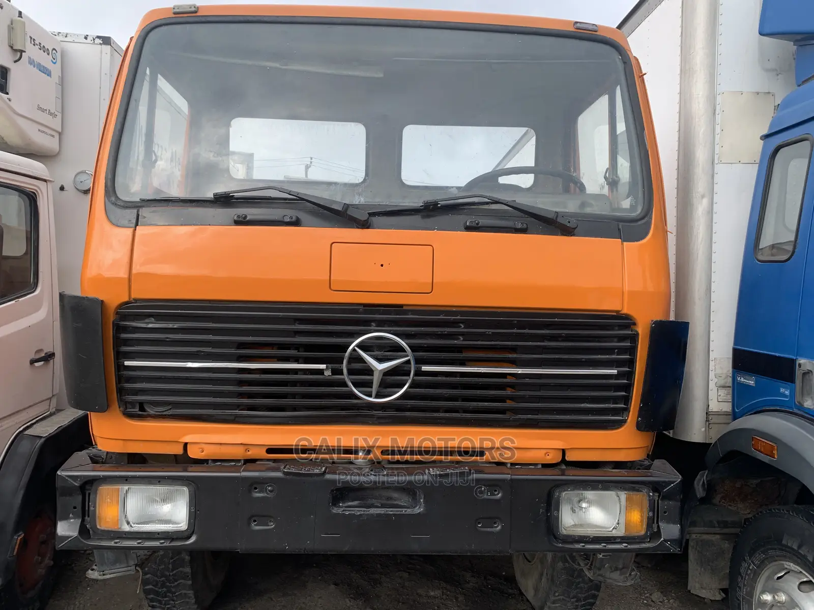 Foreign Used Mercedes Benz Tipper 6tyres.