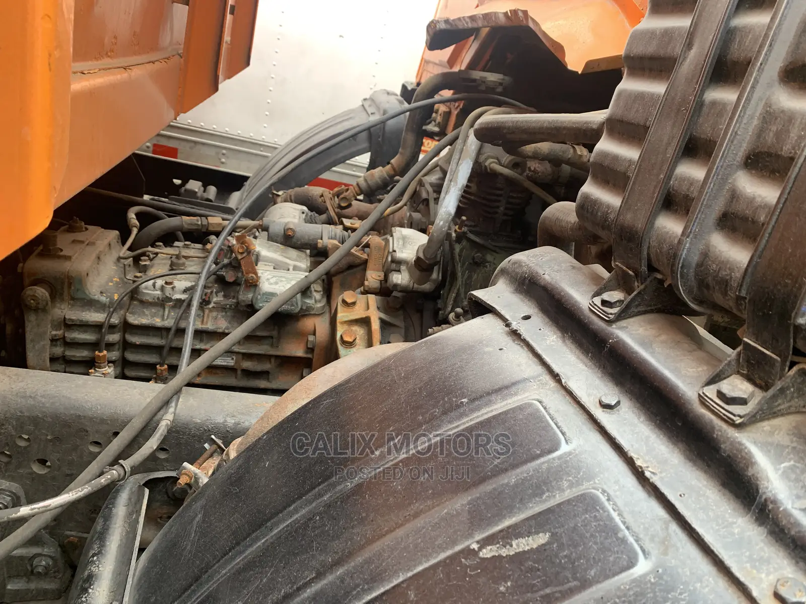 Foreign Used Mercedes Benz Tipper 6tyres.