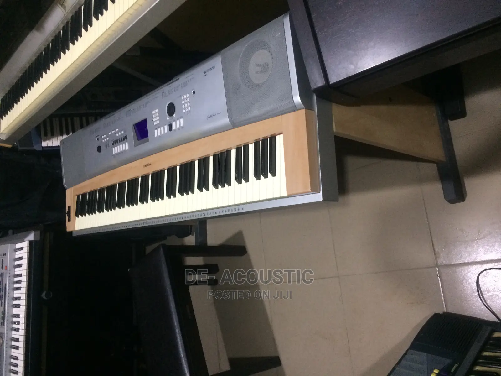 Yamaha DGX 520 Auto Review Grand Piano With the Piano Stand