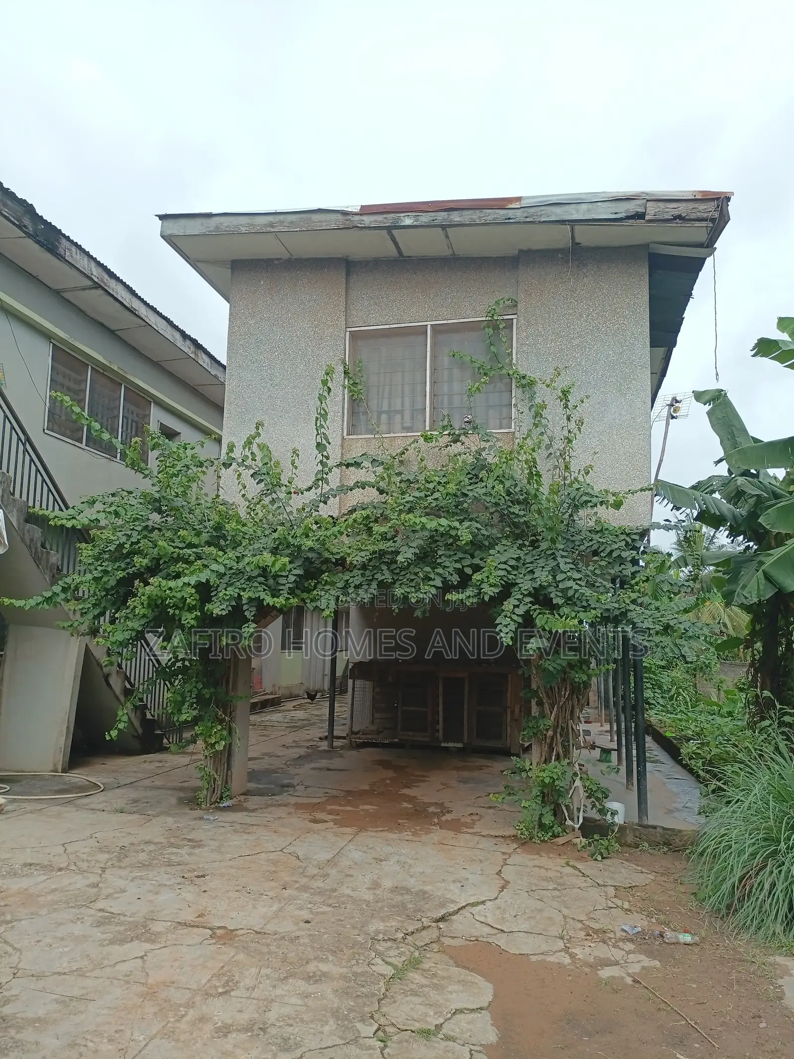 10bdrm House in Aba Eleshin Apata, Akala Express for sale