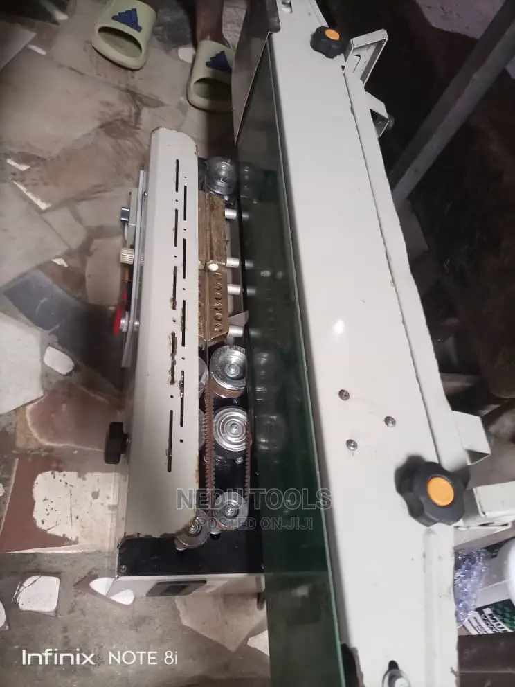 Nylon Sealer With Conveyor Belt
