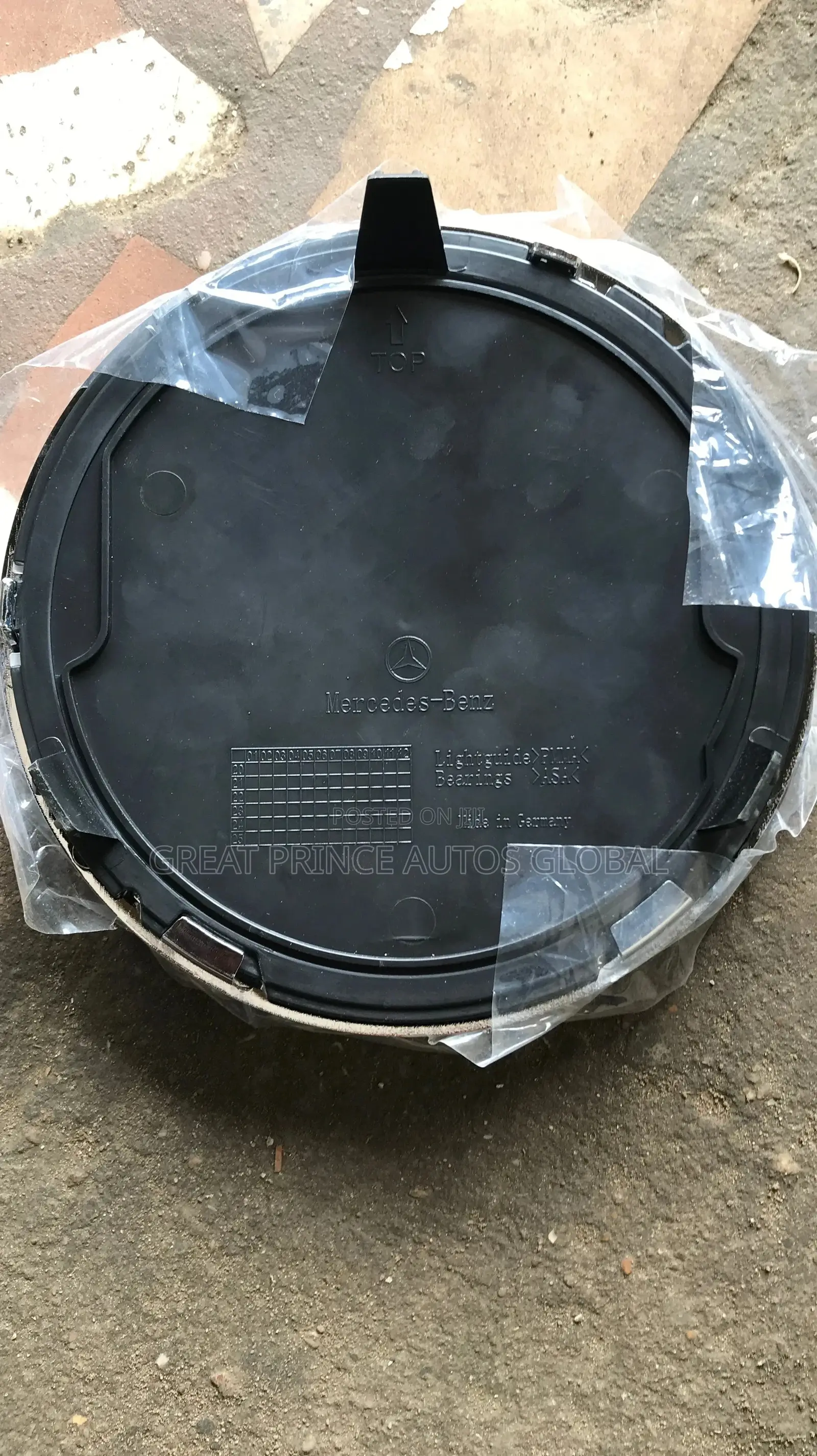 Front Grill Logo(B Logo) for C300, GLK , Ml 164 Etc