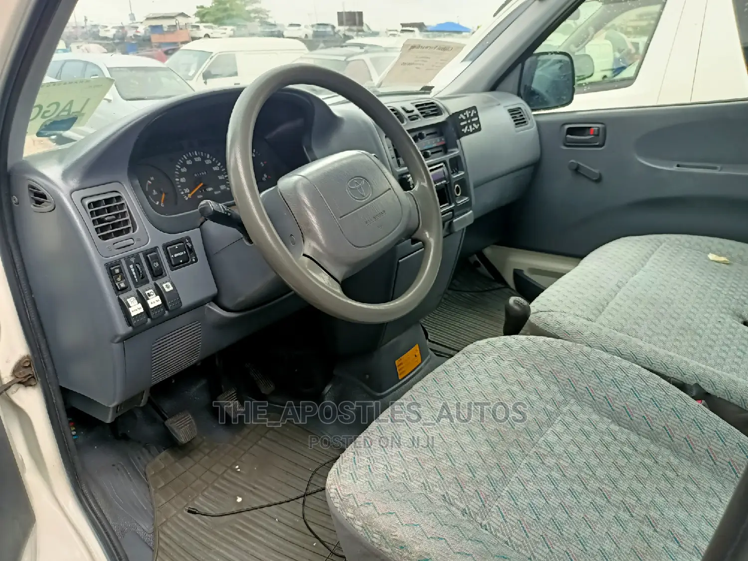 Toyota HiAce 2003 White