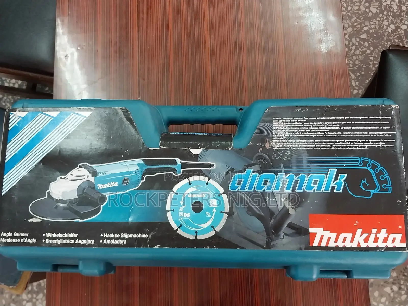 Makita Ga9020kd 9”/230mm Angle Grinder With Diamond Blade