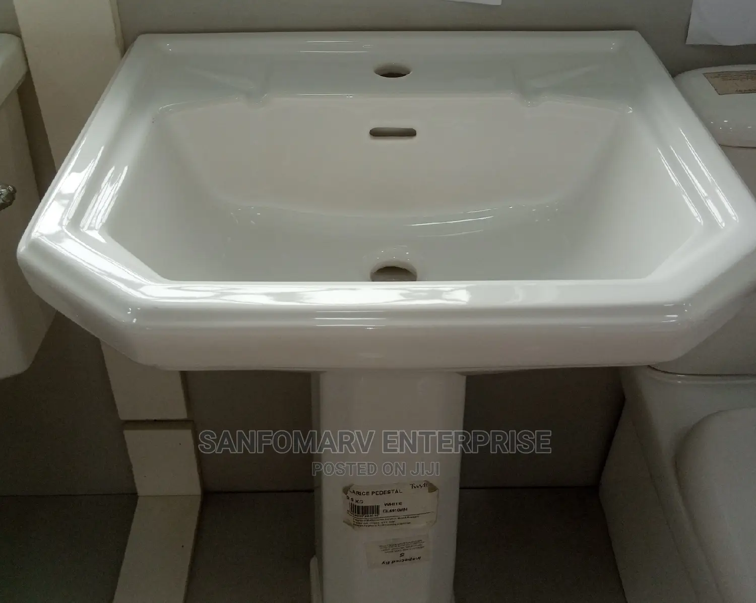 Twy6 England Clarice Basin and Pedestal