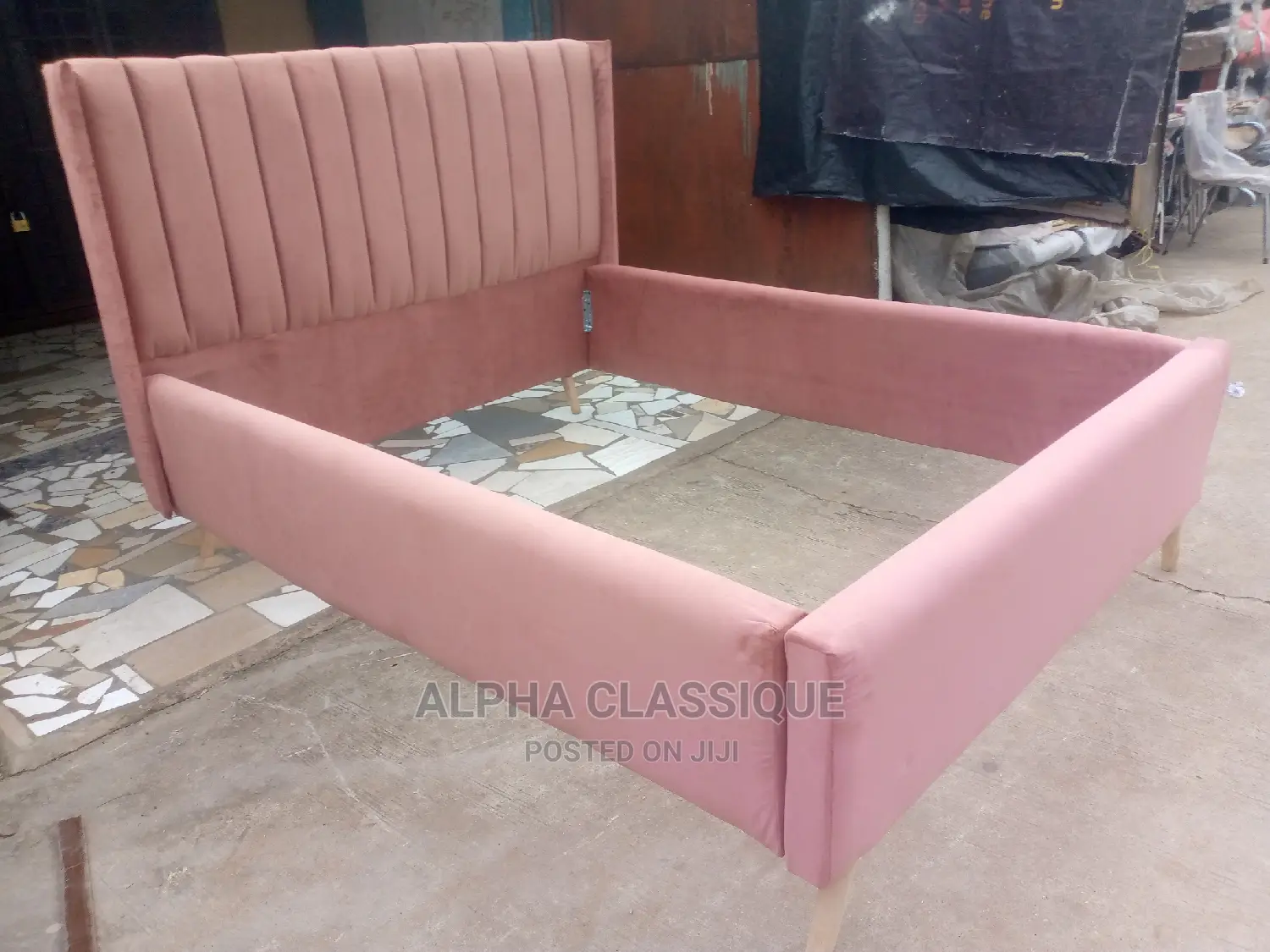 Classique Pàdded Bed Frame