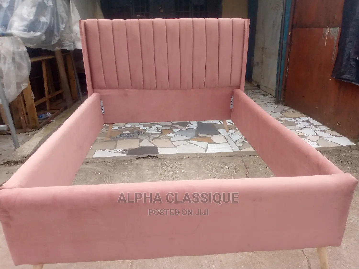 Classique Pàdded Bed Frame
