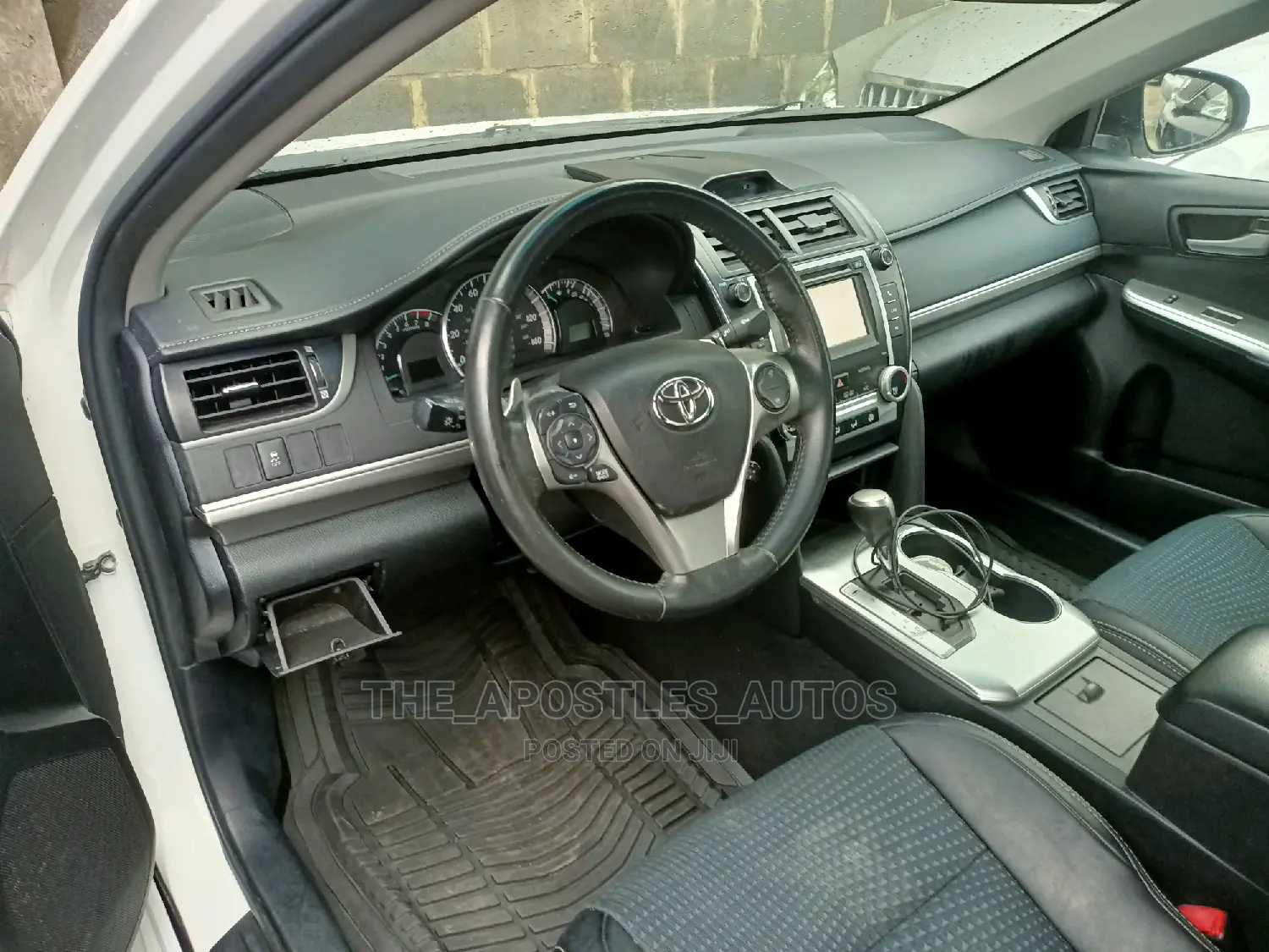 Toyota Camry XLE 4dr Sedan (2.5L 4cyl 6A) 2014 White